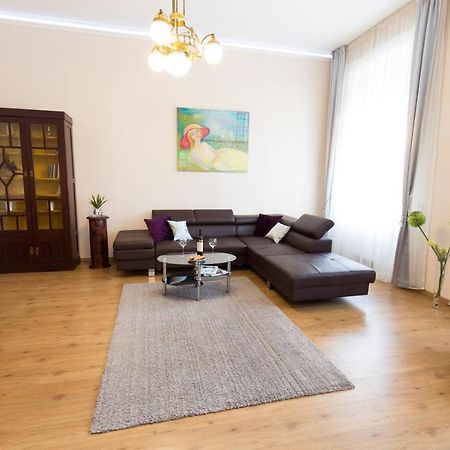 Elegant Apartment With Buda Castle View Budapest Exterior photo
