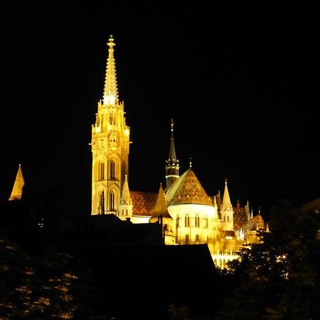 Elegant Apartment With Buda Castle View Budapest Exterior photo