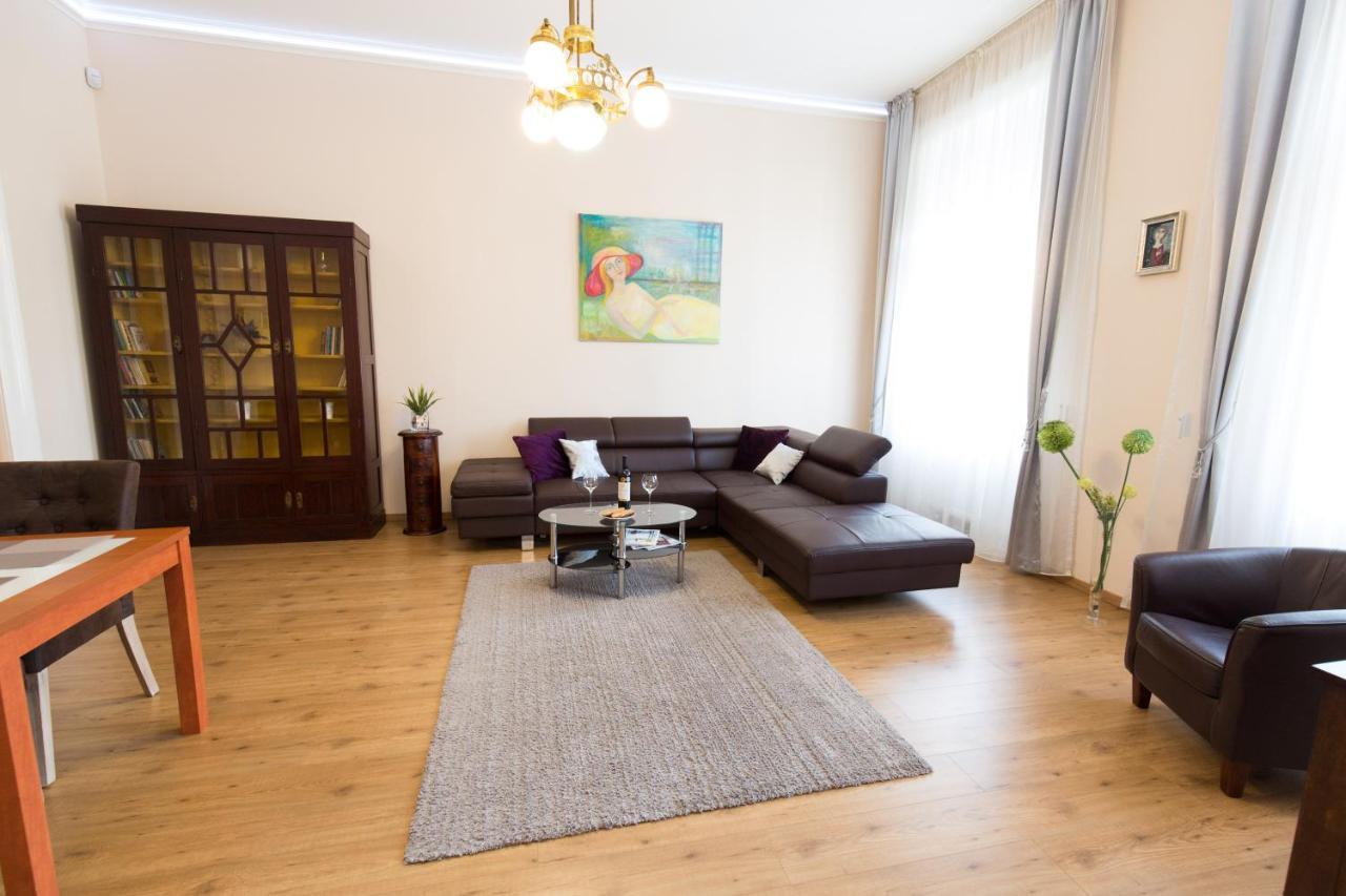 Elegant Apartment With Buda Castle View Budapest Exterior photo