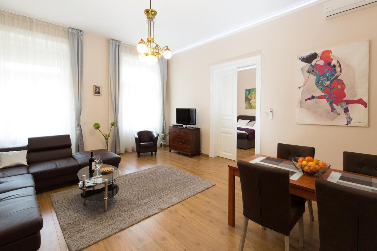 Elegant Apartment With Buda Castle View Budapest Exterior photo