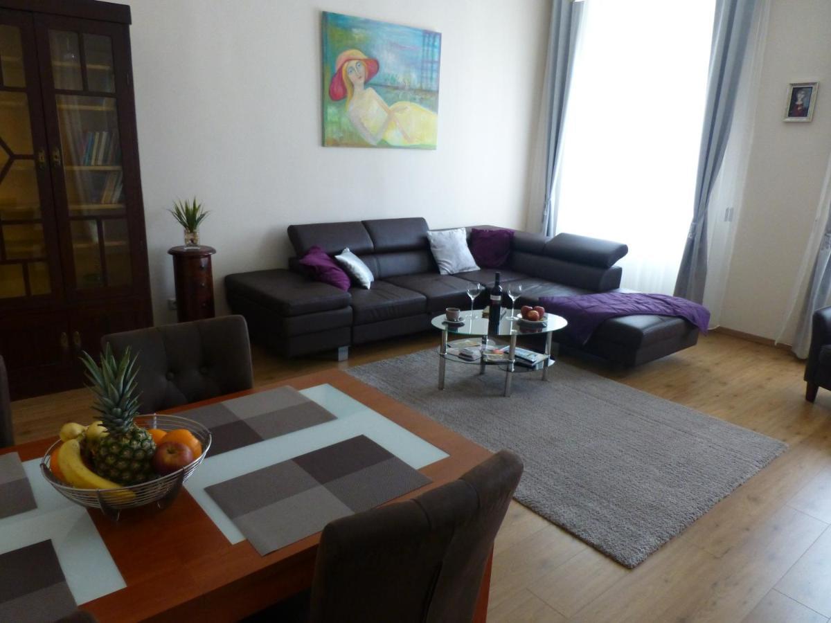 Elegant Apartment With Buda Castle View Budapest Exterior photo
