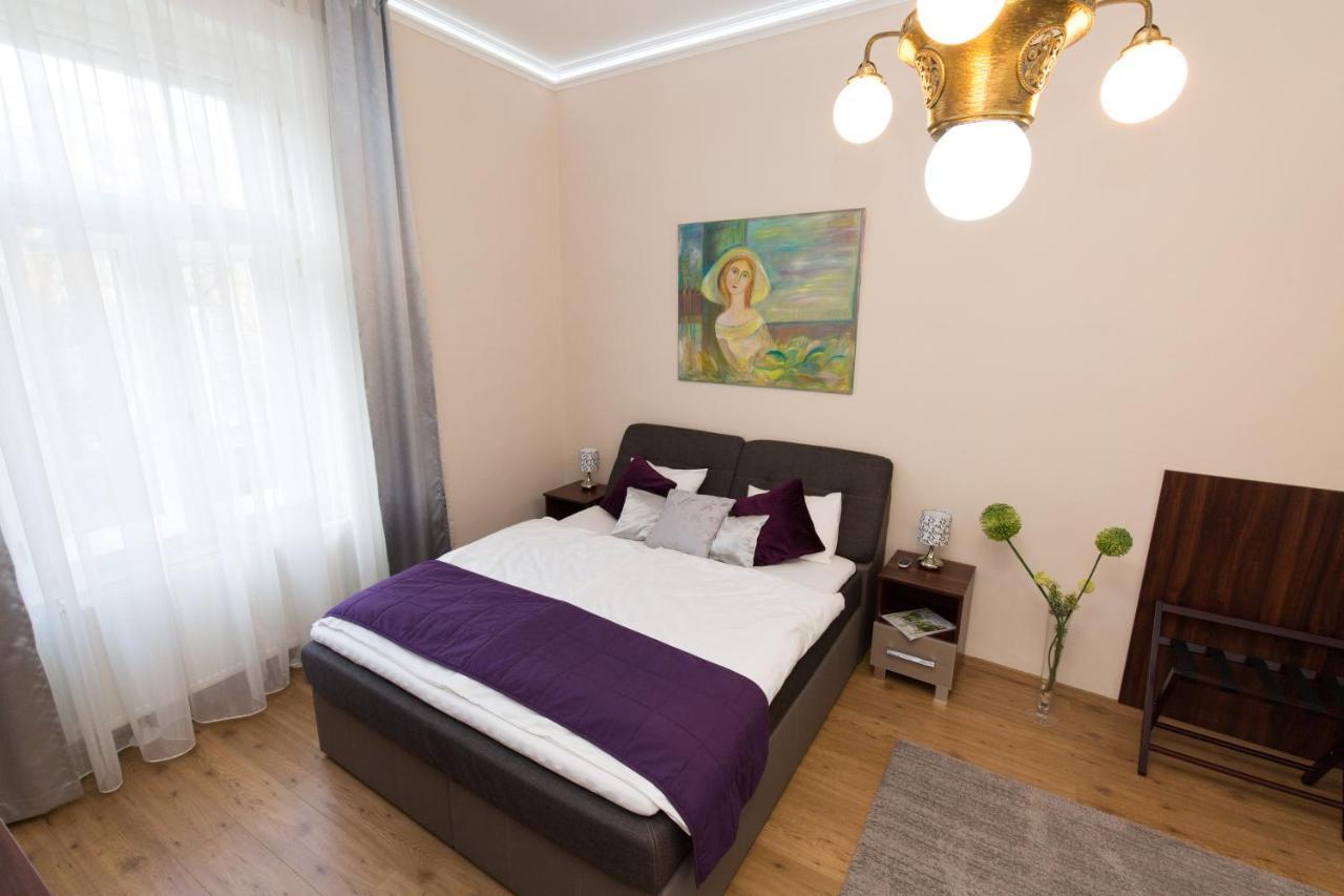 Elegant Apartment With Buda Castle View Budapest Exterior photo