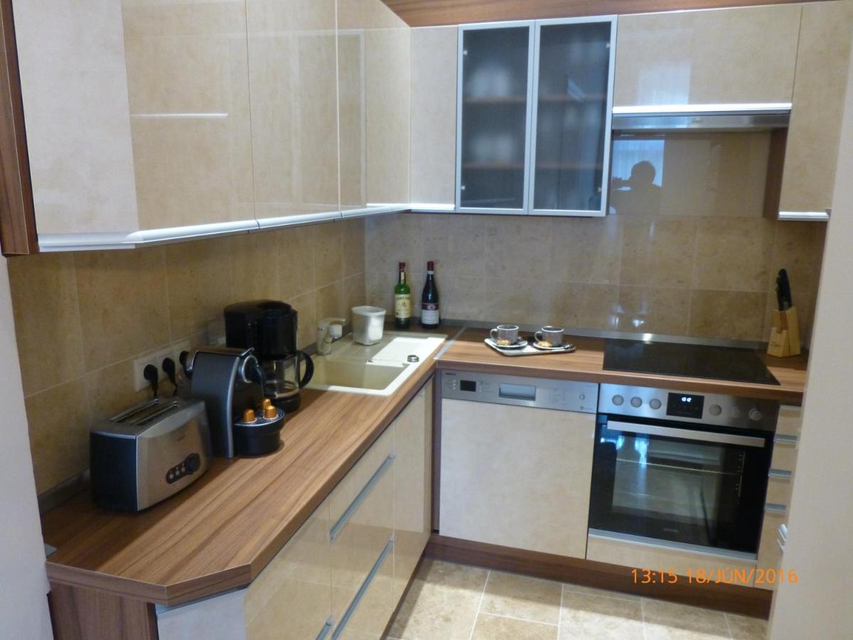 Elegant Apartment With Buda Castle View Budapest Exterior photo